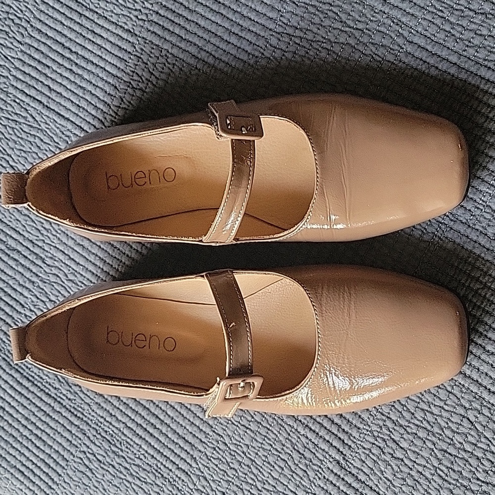 Bueno Women's Brown Patent Mary Jane Flats 39